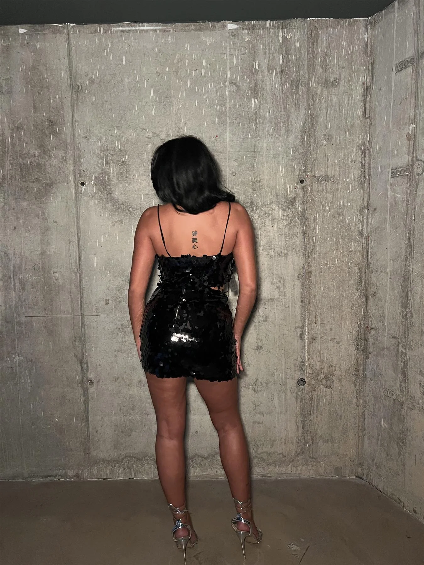 Black Large-Sequin Low-Waisted Mini-Skirt - Image 2