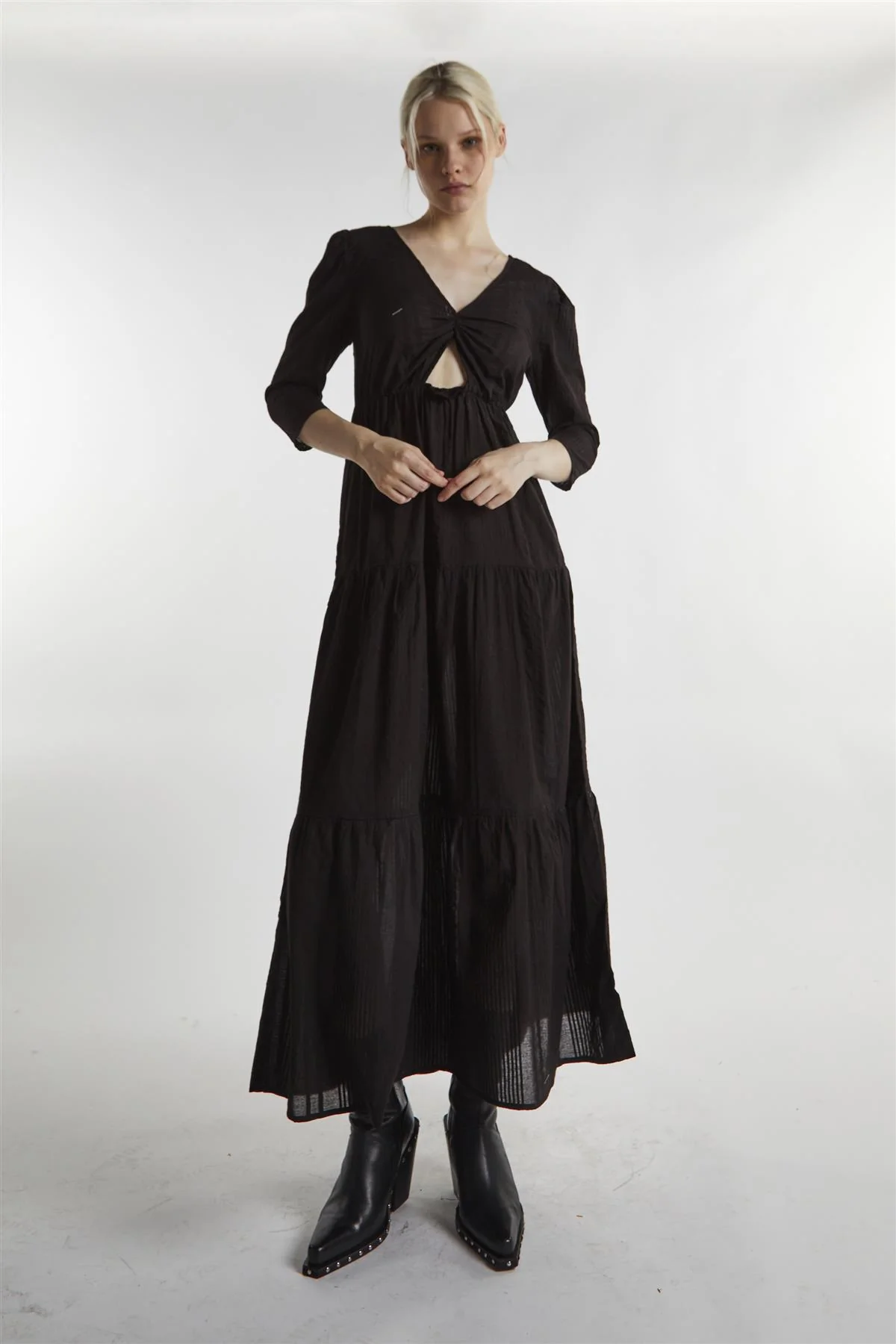 Black-Linen Cut-Out Maxi-Dress - Image 4