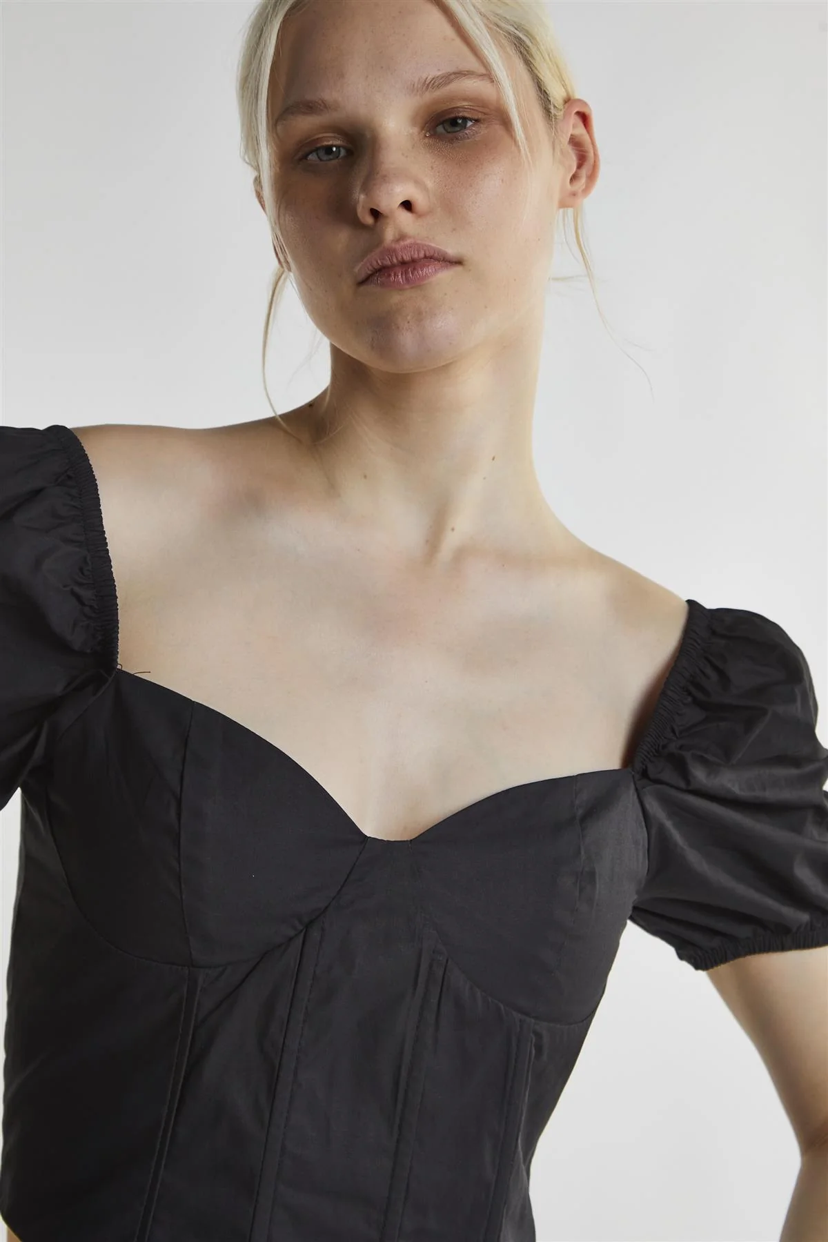 Black Sweetheart Neckline Crop-top - Image 4