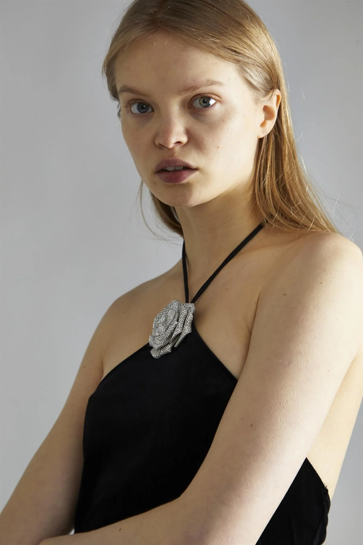 Black-Velvet Halter-Neck Rhinestone-Corsage Mini-Dress - Image 4