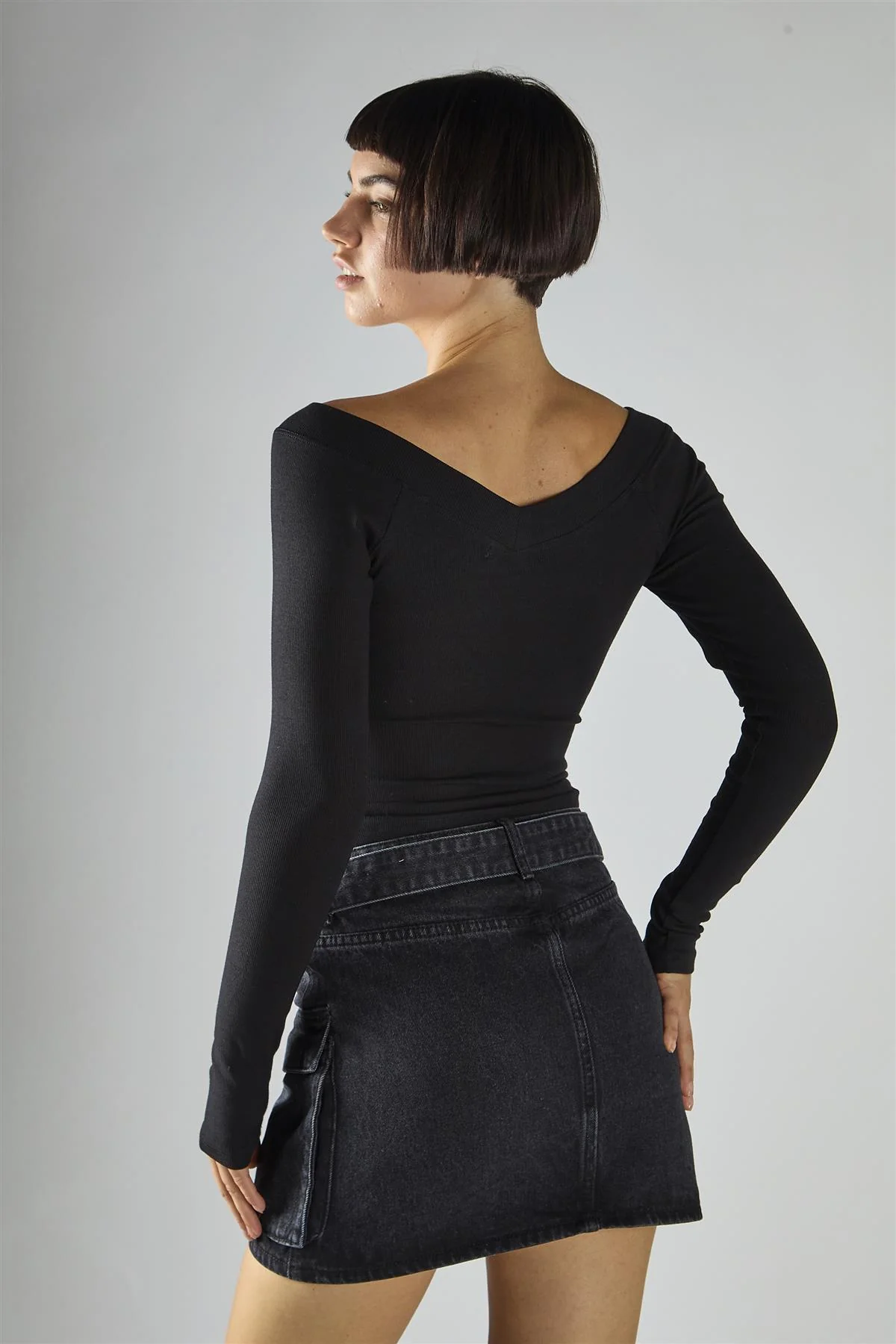 Black Wide-V-Neck-Ribbed Long sleeve-Top - Image 2