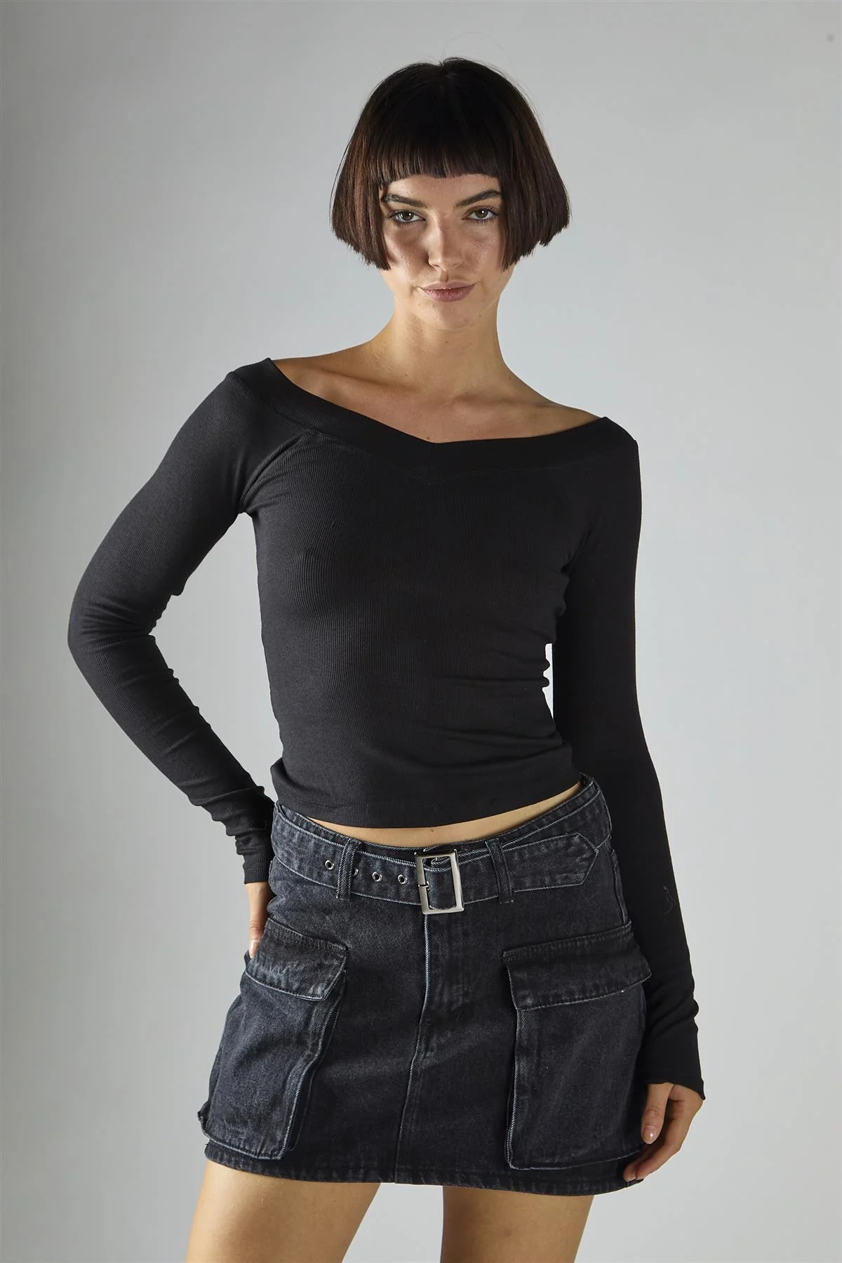 Black Wide-V-Neck-Ribbed Long sleeve-Top - Image 3