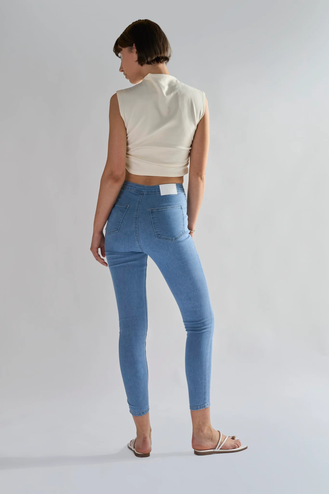Glamorous Bleach Stonewash Skinny Jeans - Image 2