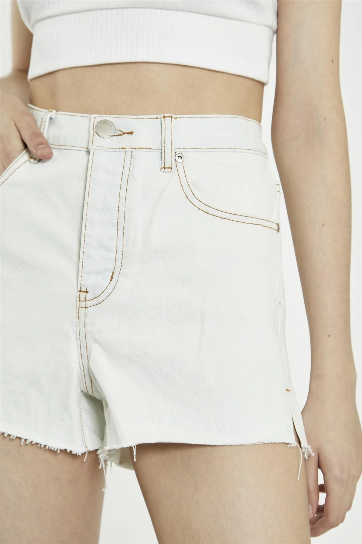 Bleach-Wash High-Waisted-Shorts - Image 3