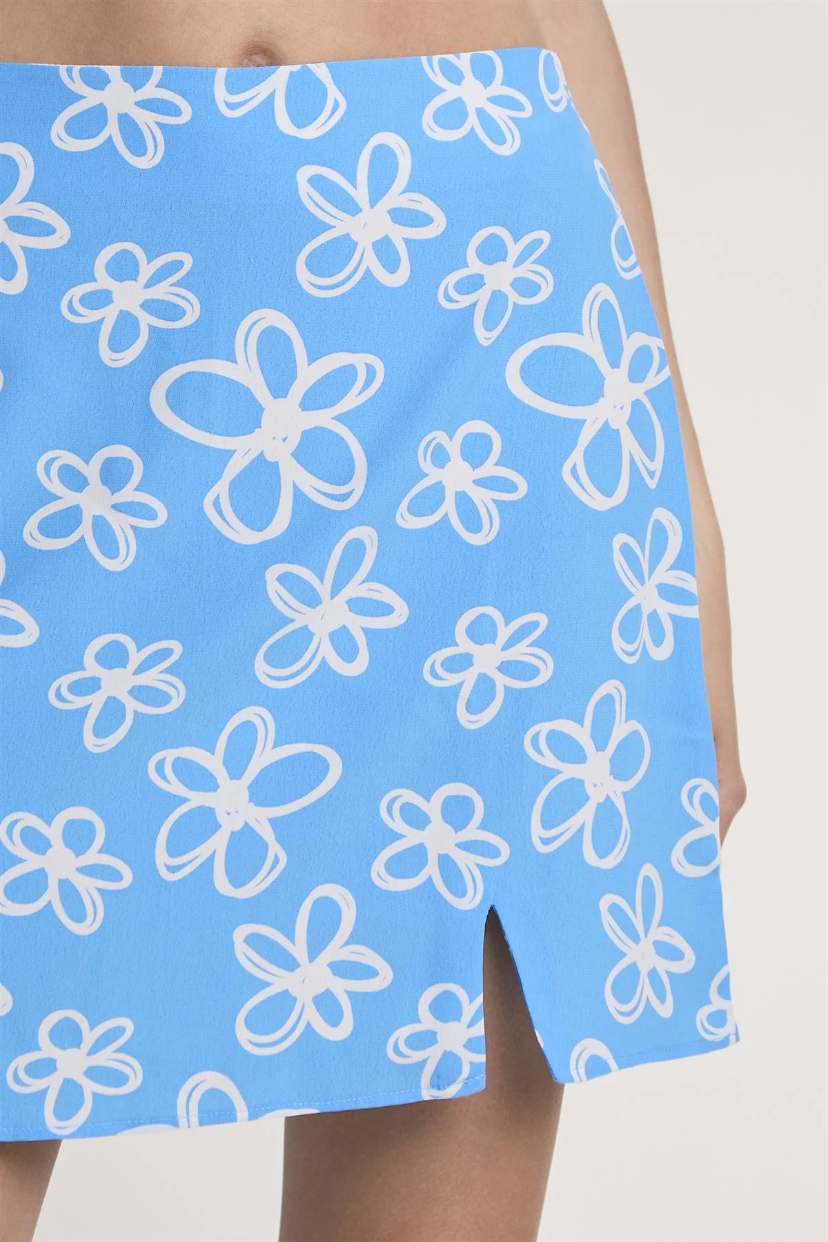 Blue-Scribble-Daisy Side-Slit Mini-Skirt - Image 4