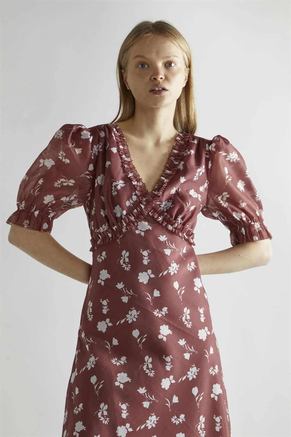 Burgundy-Floral Organza V-Neck Midaxi-Dress - Image 3