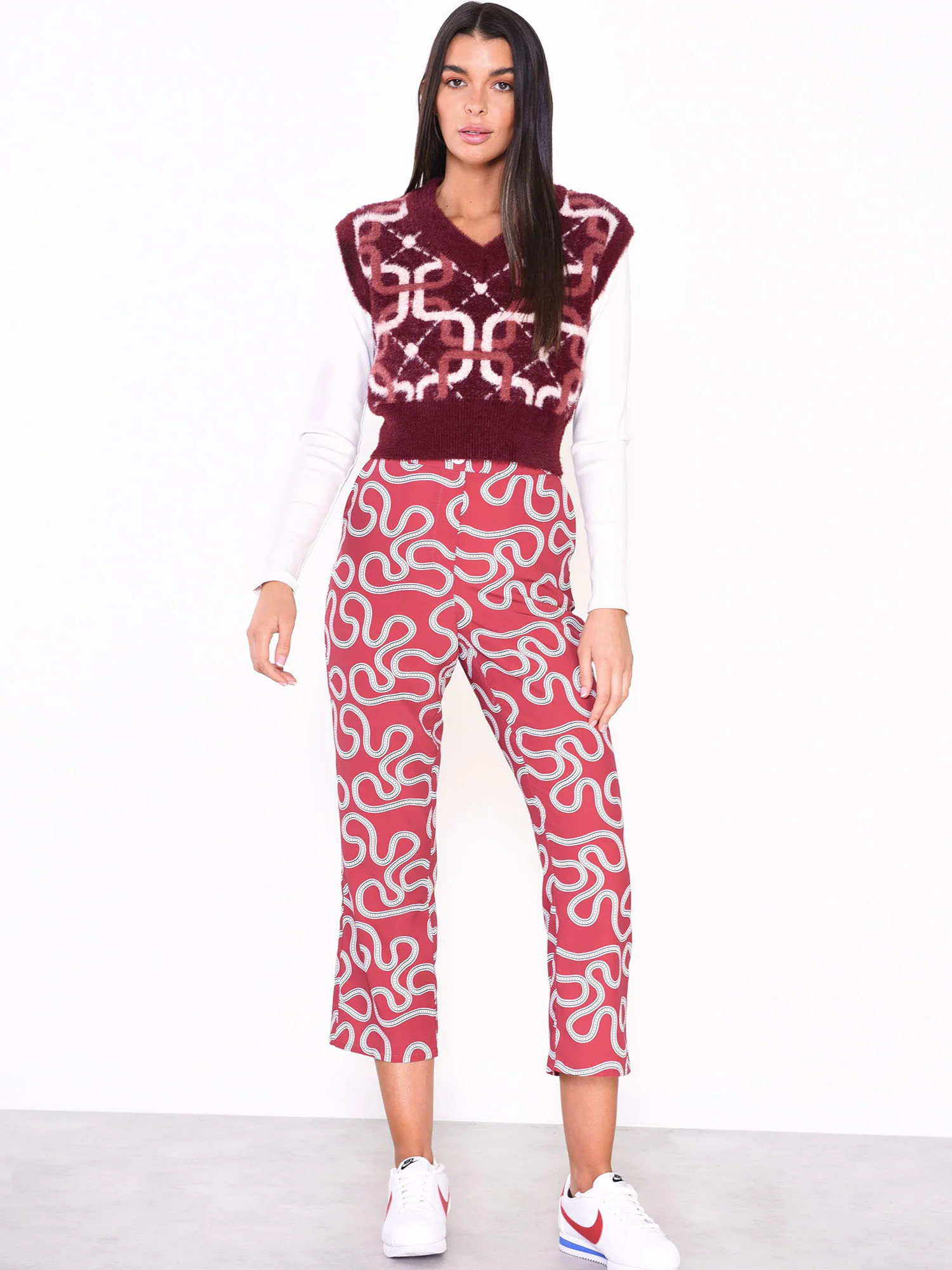 Burgundy Pattern V-Neck Sleeveless Jumper - Image 3