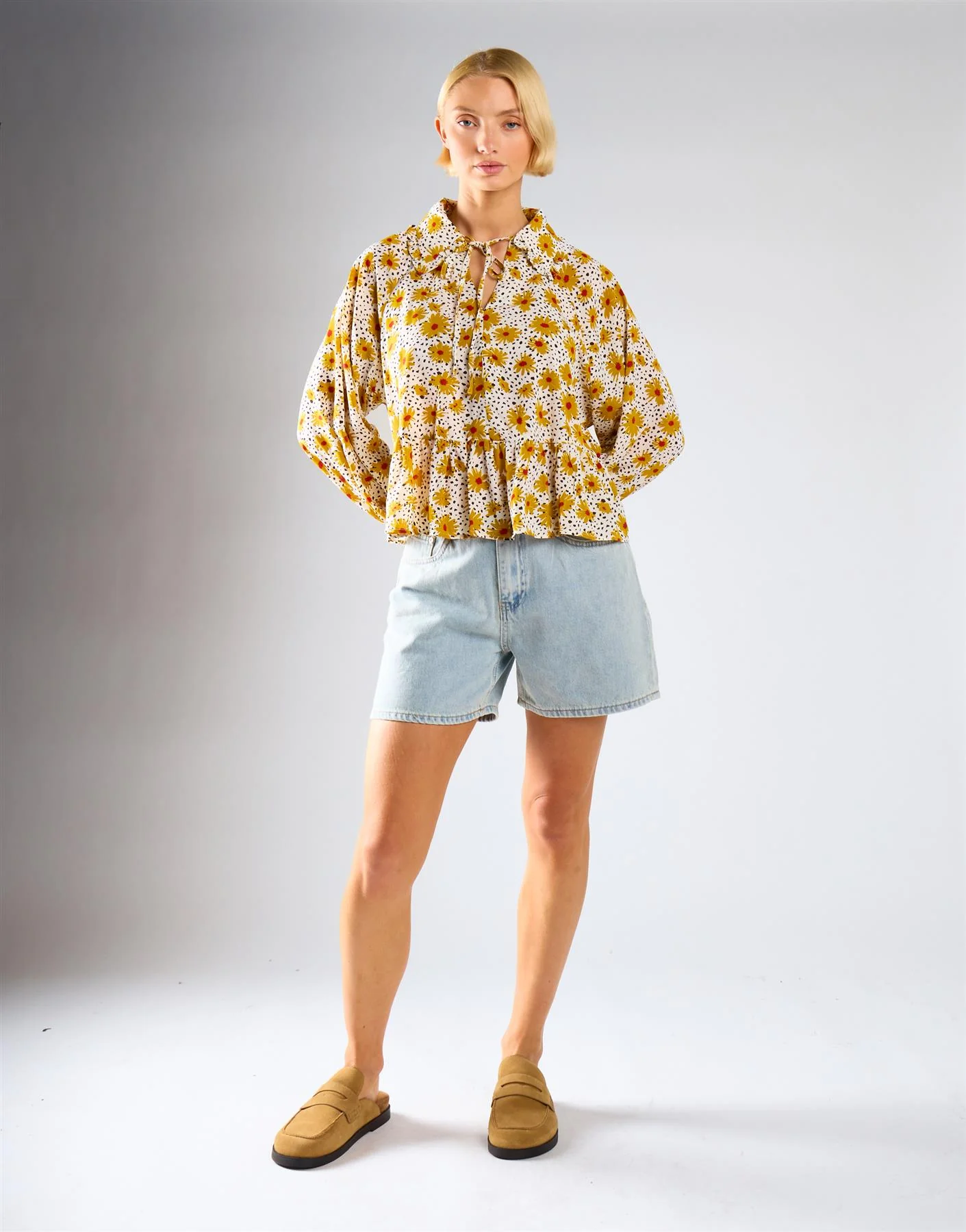 High Waist Rigid Denim Shorts - Light Vintage Wash