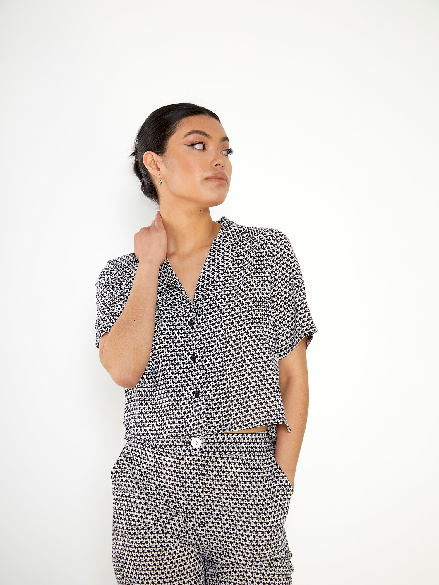 Glamorous Geometric Ditsy Button Front Short Sleeve Shirt - Image 3