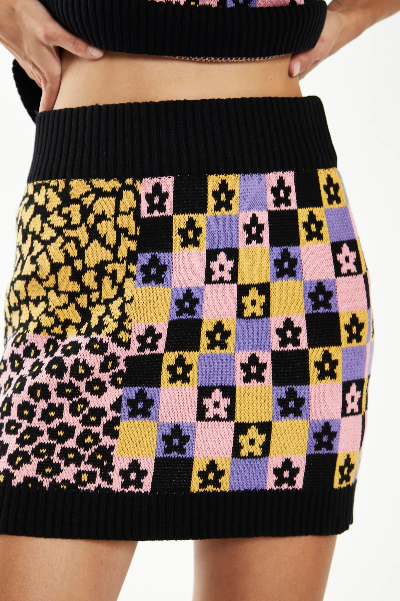 Retro Block Intarsia Knit Mini-Skirt - Image 3
