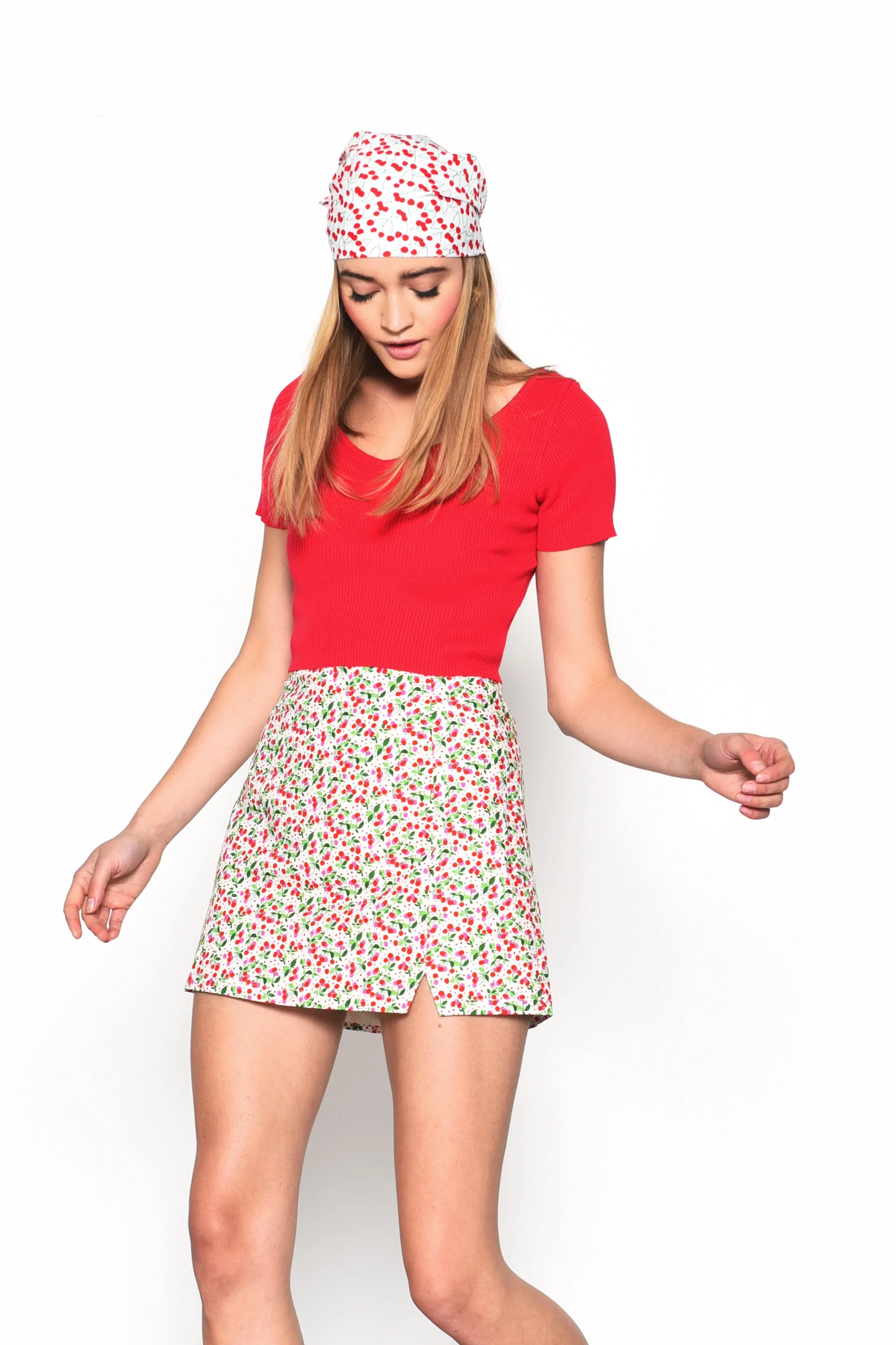 Glamorous Red Scoop Neck Short Sleeve Top - Image 3