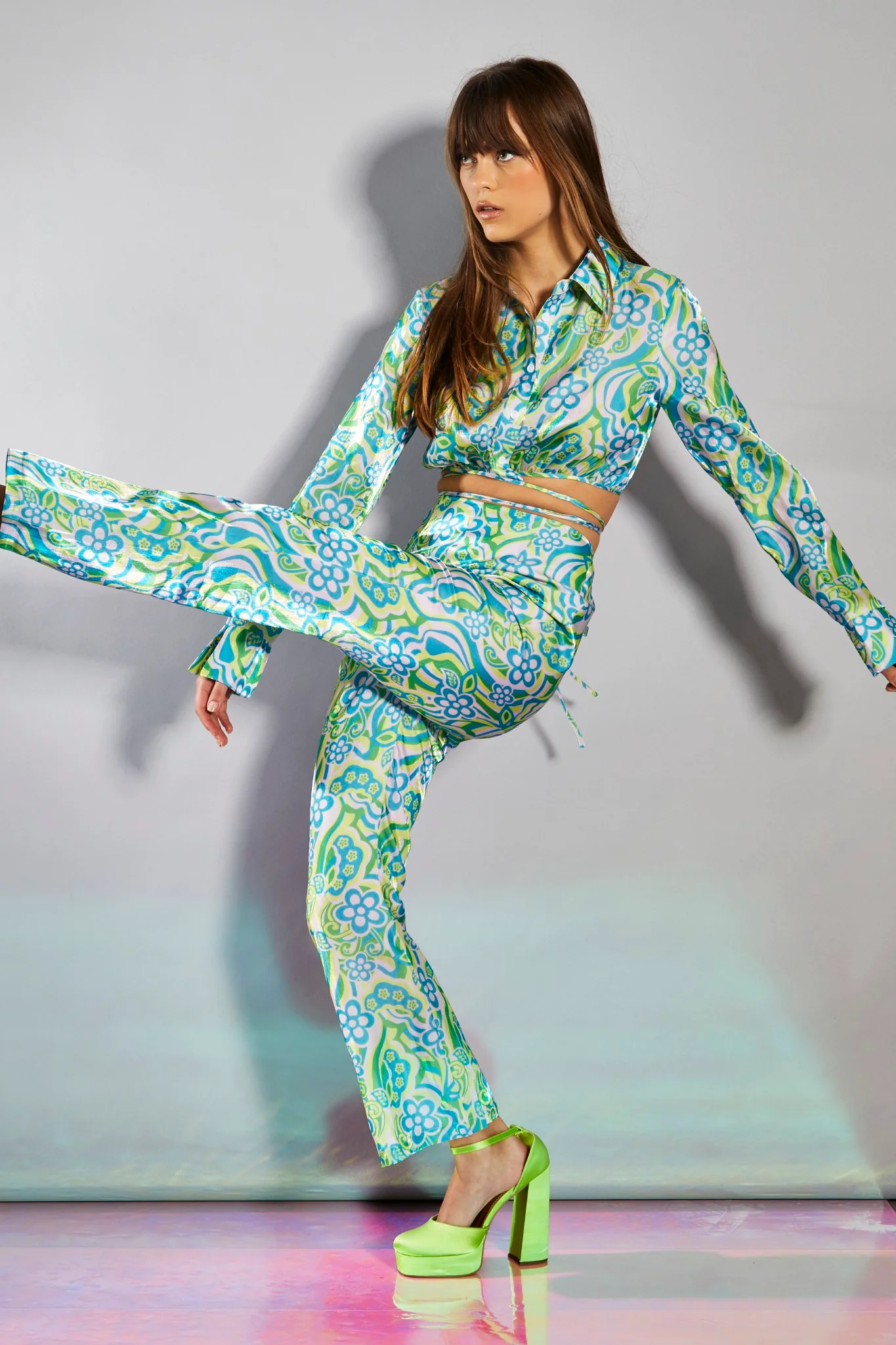 Glamorous Collection Metallic Swirl Floral Crop Flared Trousers - Image 4