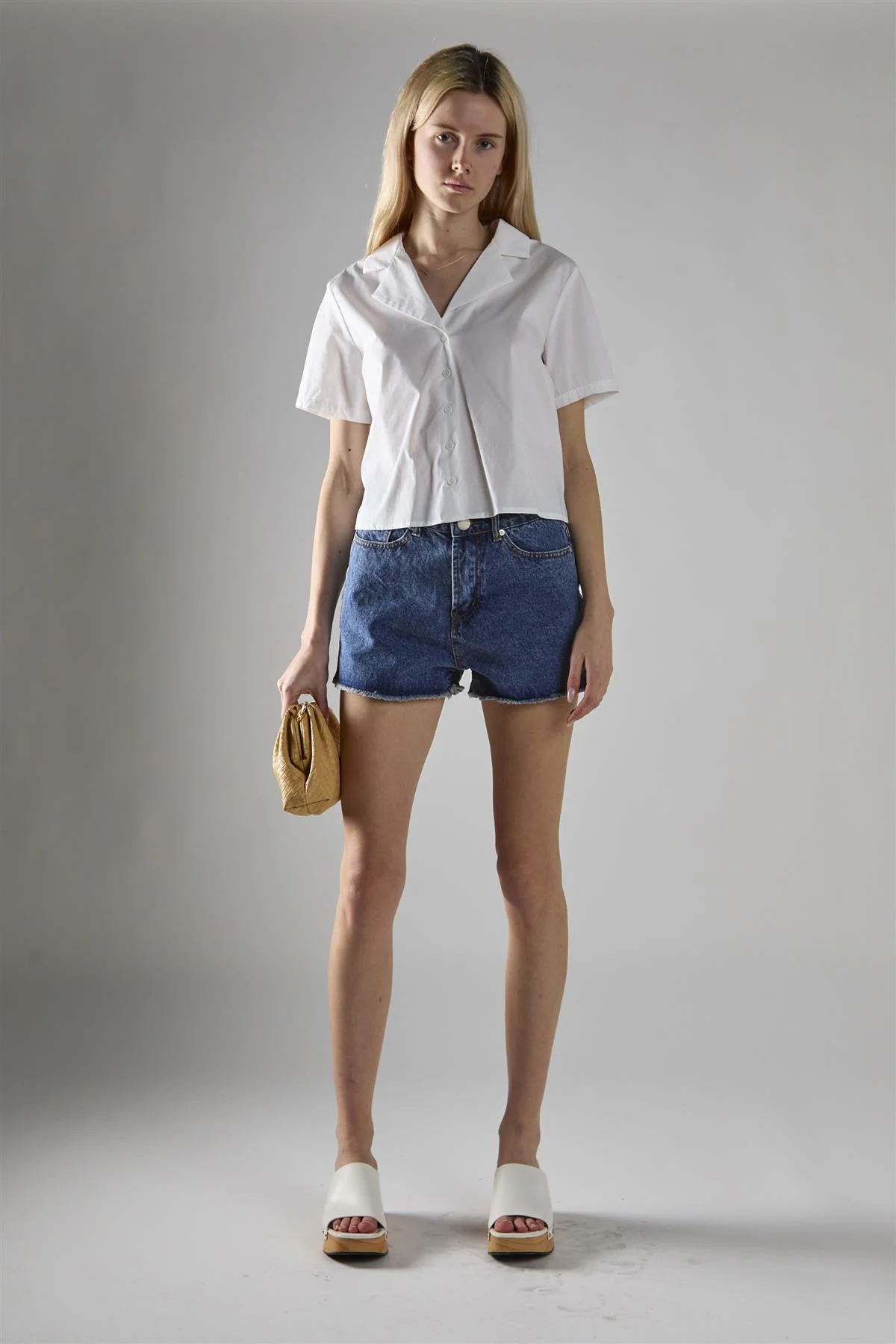 Mid Stonewash Denim Low-Rise-Shorts - Image 5