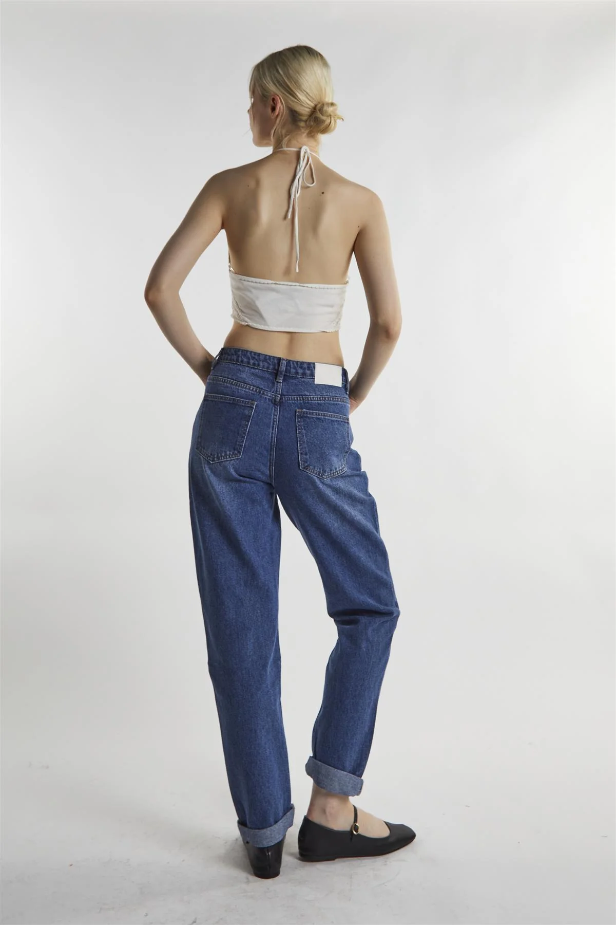 Mid-Stonewash Low-Rise Mom-Jeans - Image 2