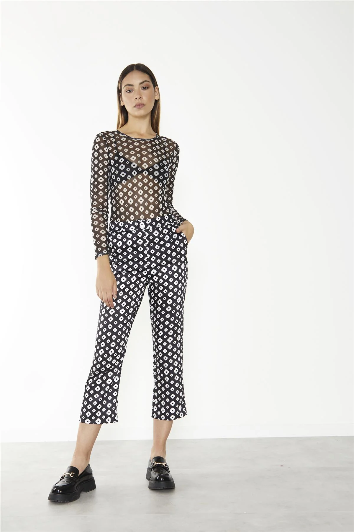 Mono-Geo-Flower-Mesh Long-Sleeve-Top