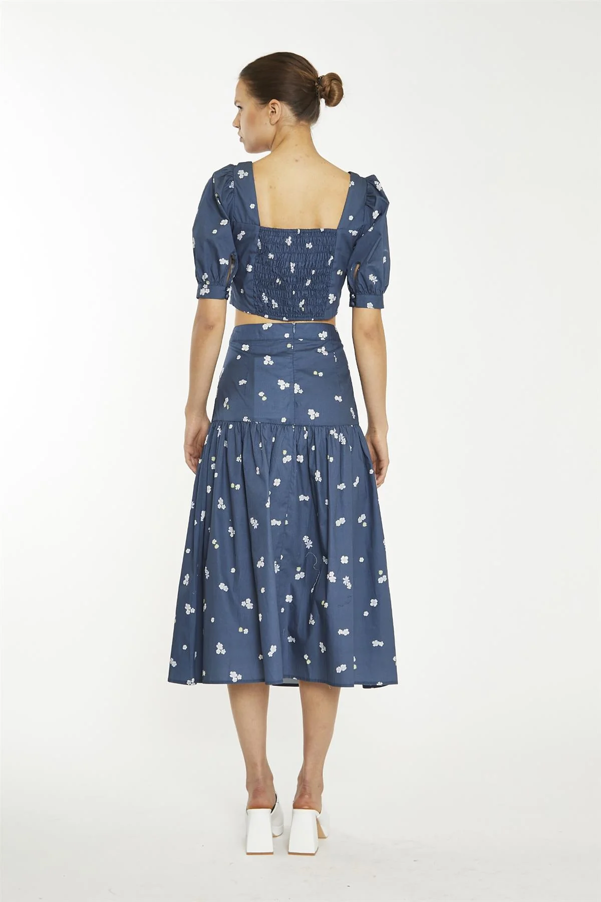 Navy Scattered Flower Sweetheart Neckline Crop-Top - Image 2