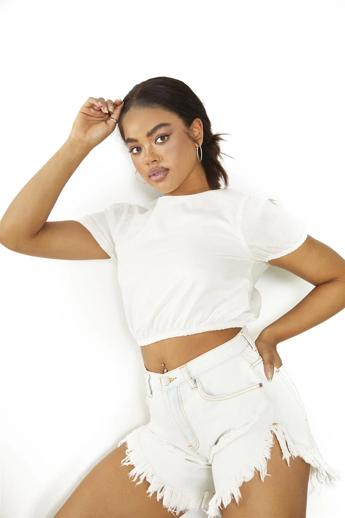 Off-White Crew-Neck Crop-Top - Image 3