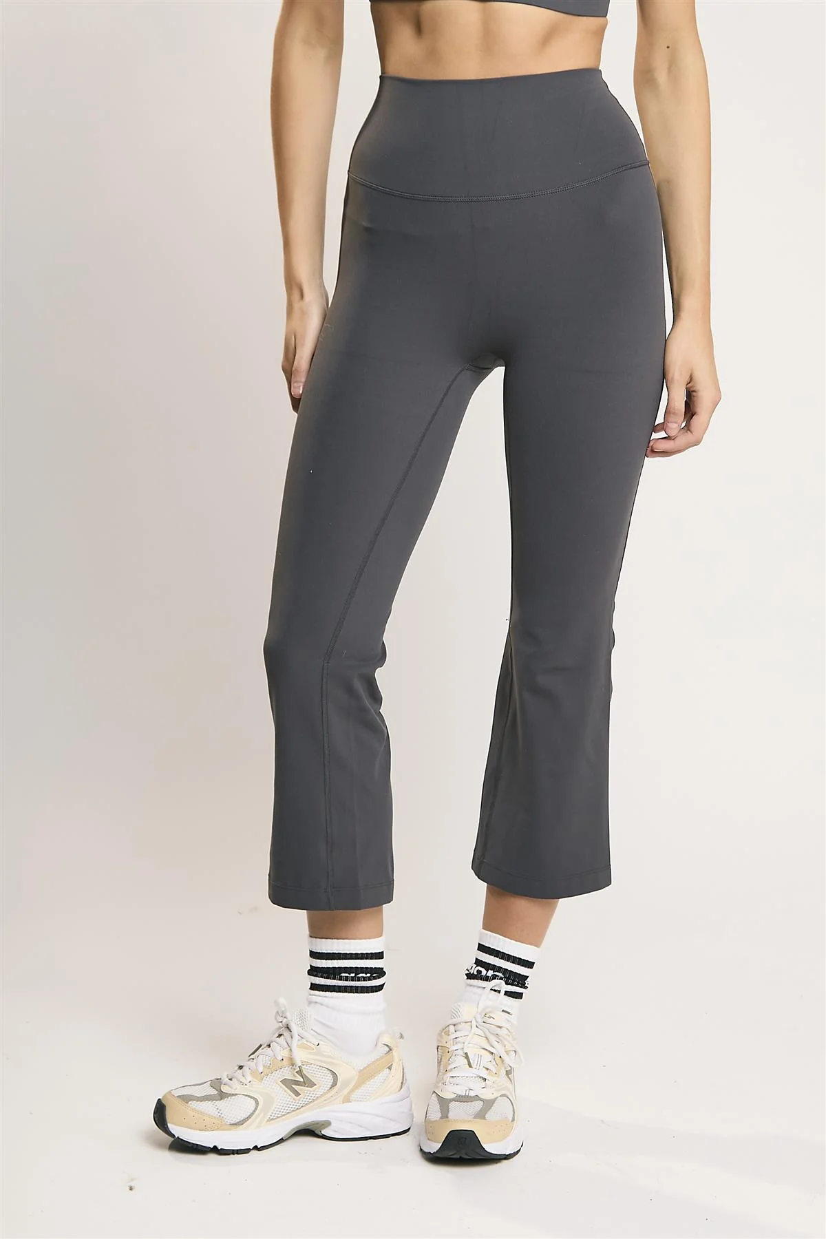 Signature Graphite-Grey Capri Leggings - Image 3