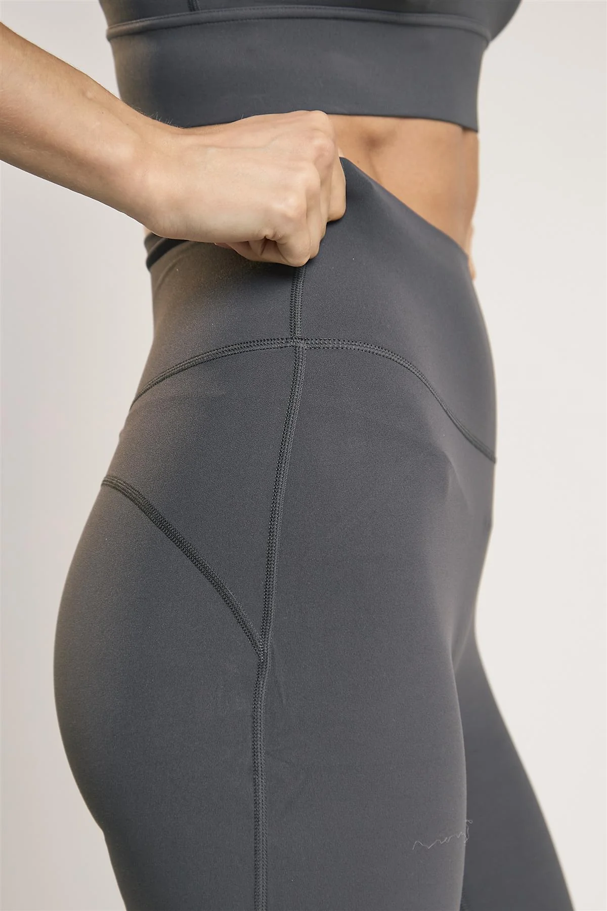 Signature Graphite-Grey Capri Leggings - Image 4