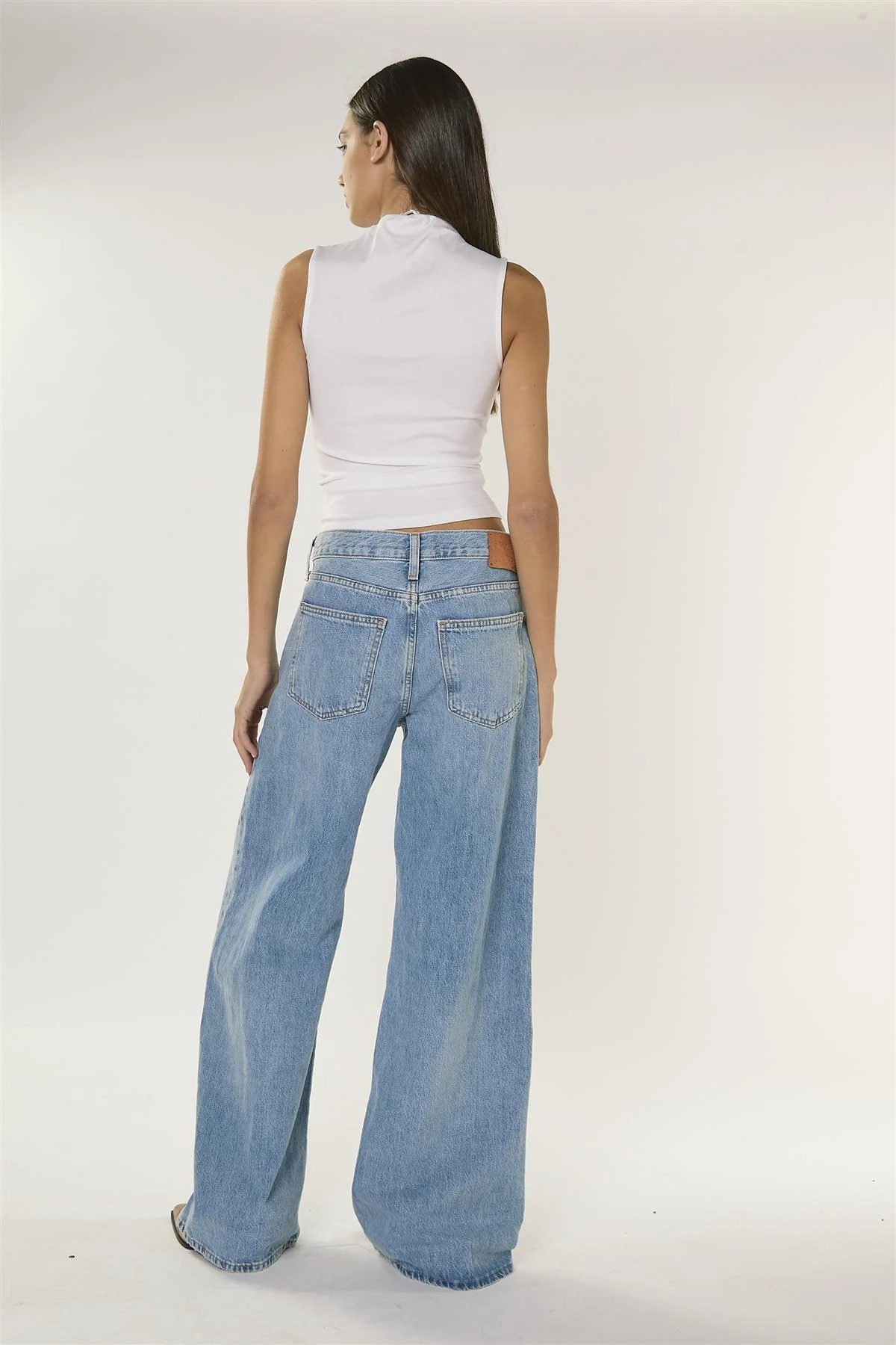 Vintage Blue Wide-Leg Jeans - Image 4